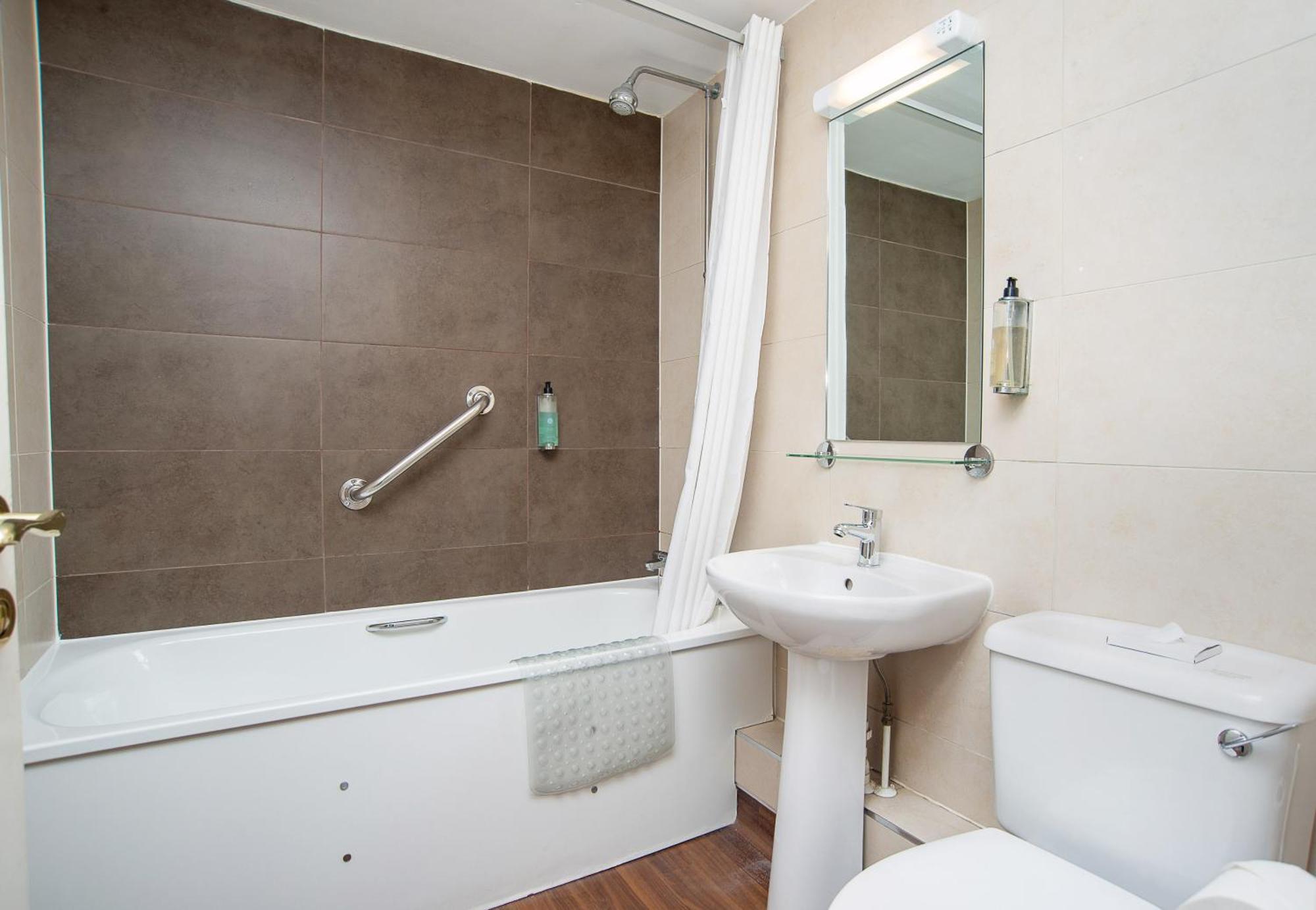 Foley Arms Hotel Грейт Малвърн Екстериор снимка