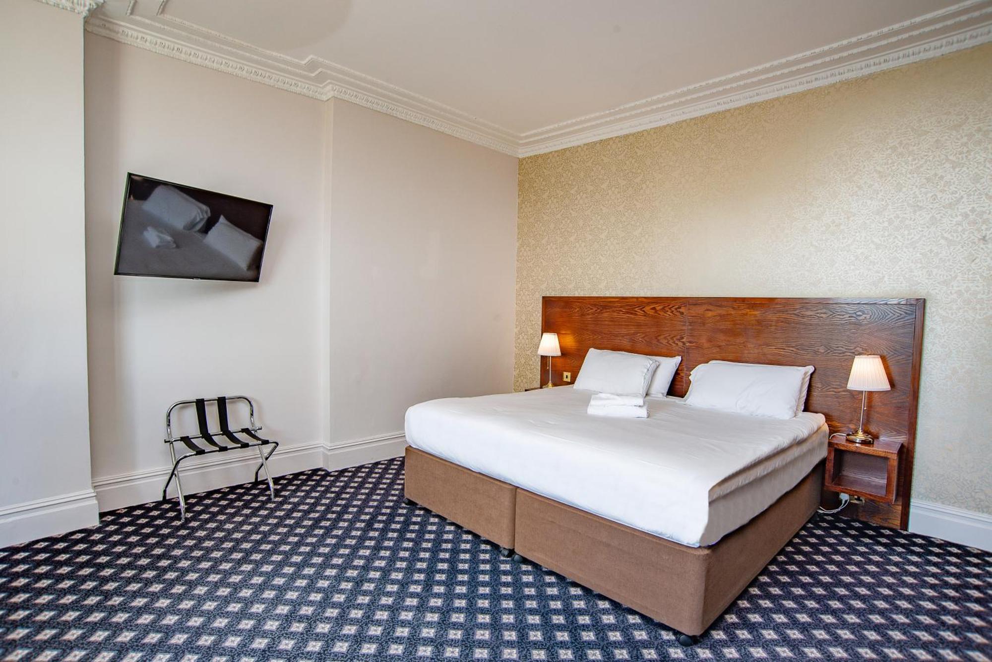 Foley Arms Hotel Грейт Малвърн Екстериор снимка