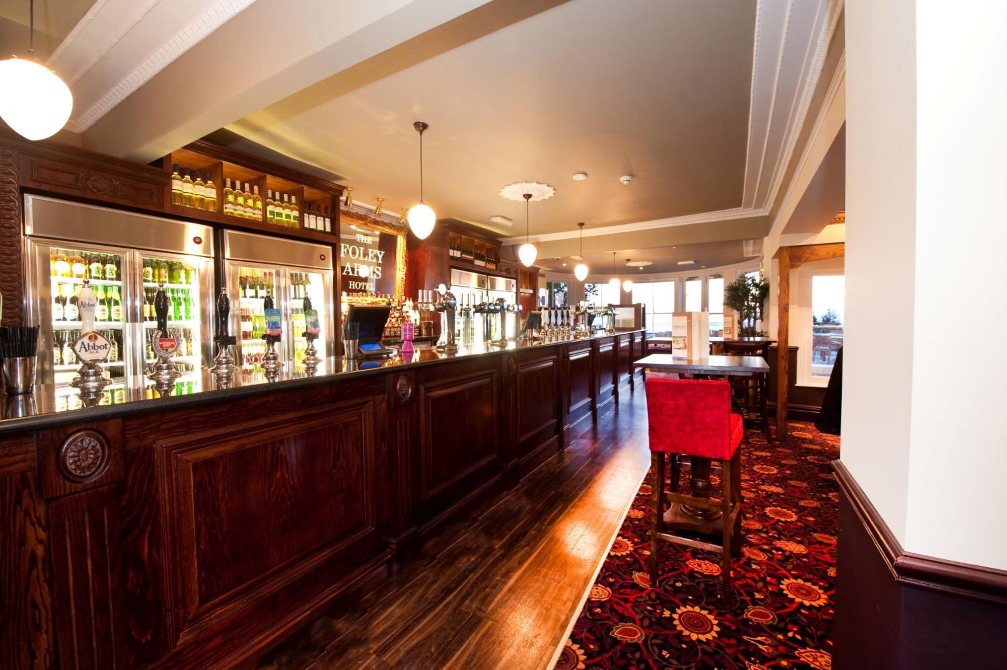 Foley Arms Hotel Грейт Малвърн Екстериор снимка