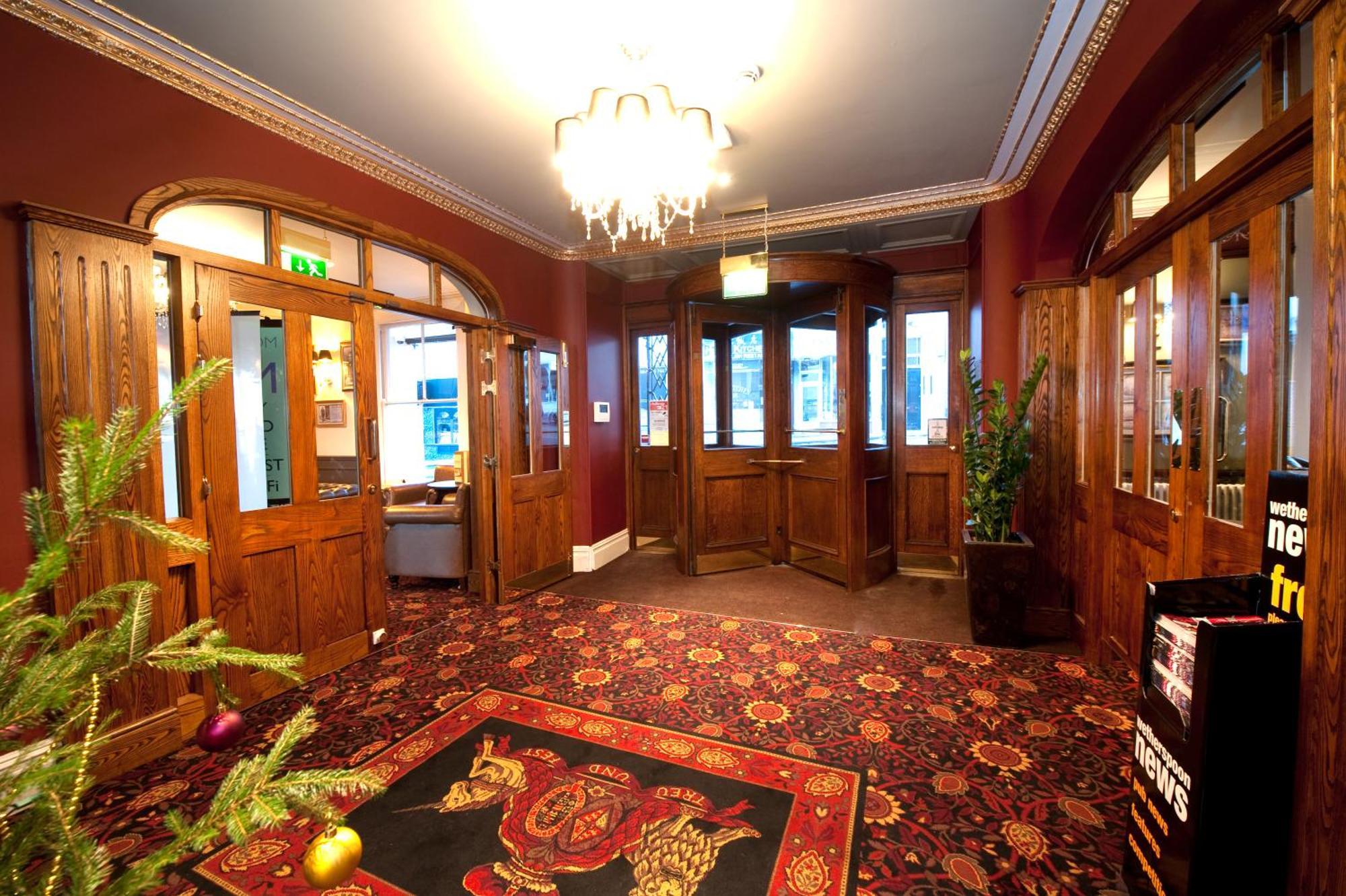 Foley Arms Hotel Грейт Малвърн Екстериор снимка