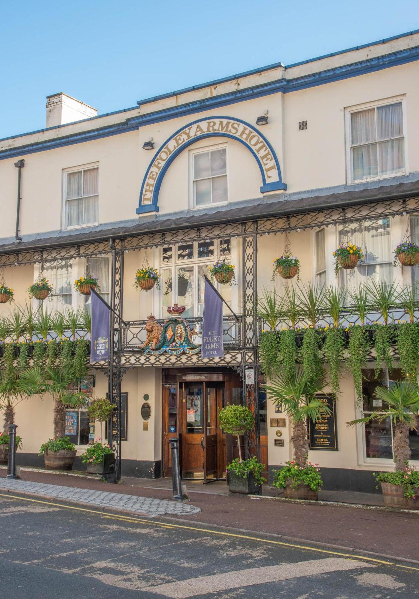 Foley Arms Hotel Грейт Малвърн Екстериор снимка