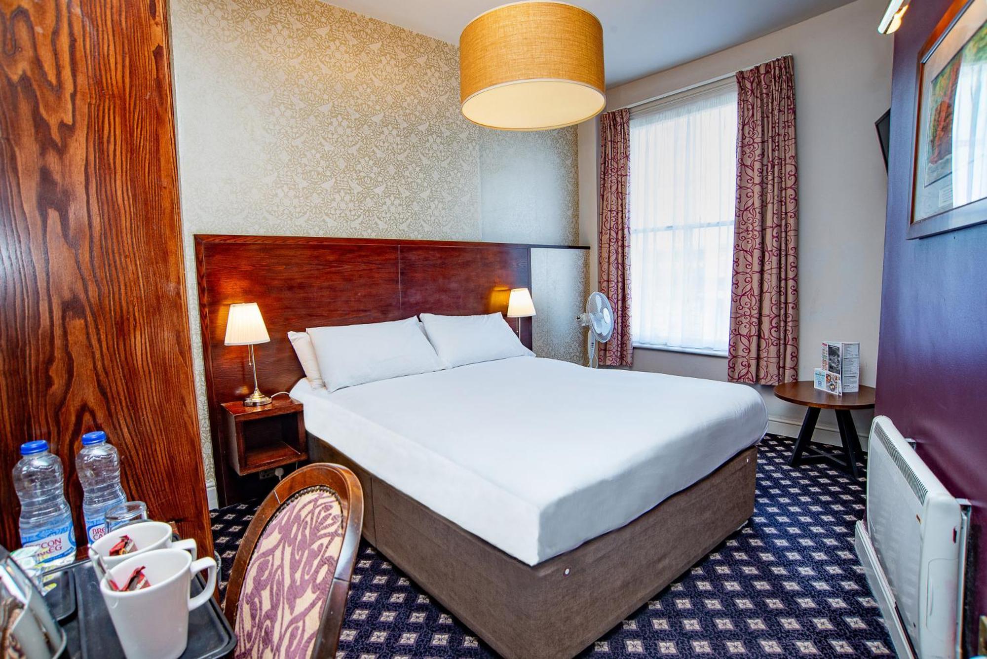 Foley Arms Hotel Грейт Малвърн Екстериор снимка
