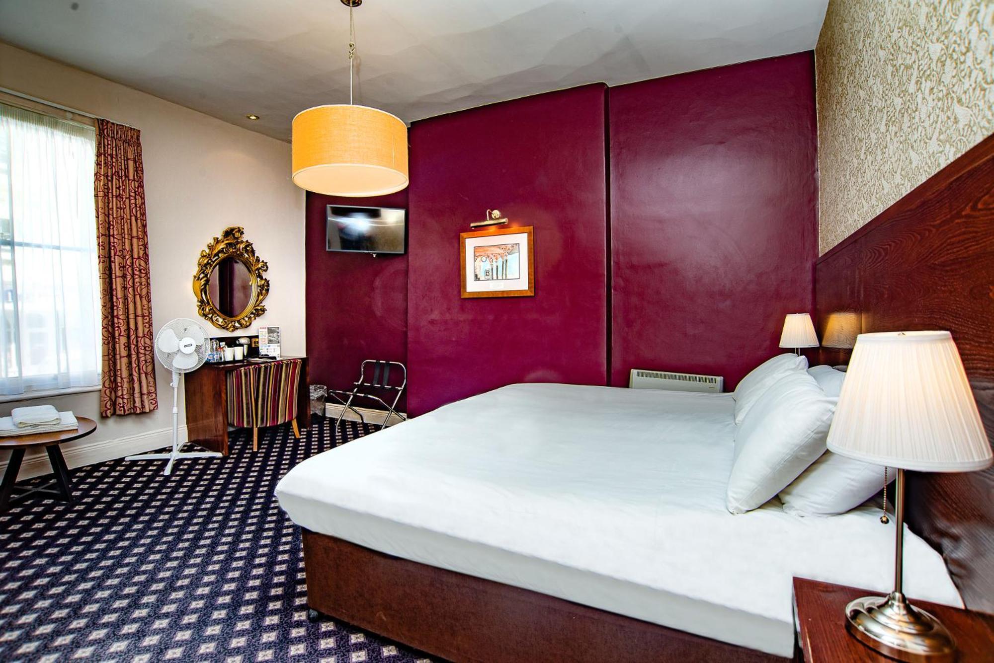 Foley Arms Hotel Грейт Малвърн Екстериор снимка