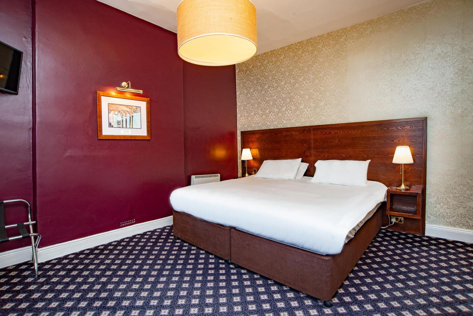 Foley Arms Hotel Грейт Малвърн Екстериор снимка