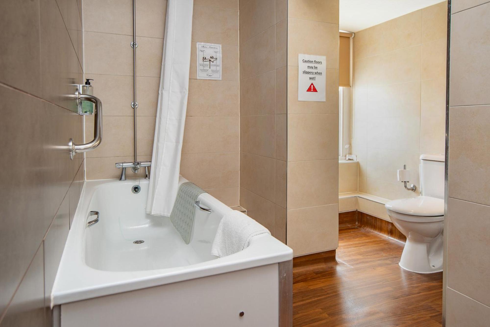 Foley Arms Hotel Грейт Малвърн Екстериор снимка