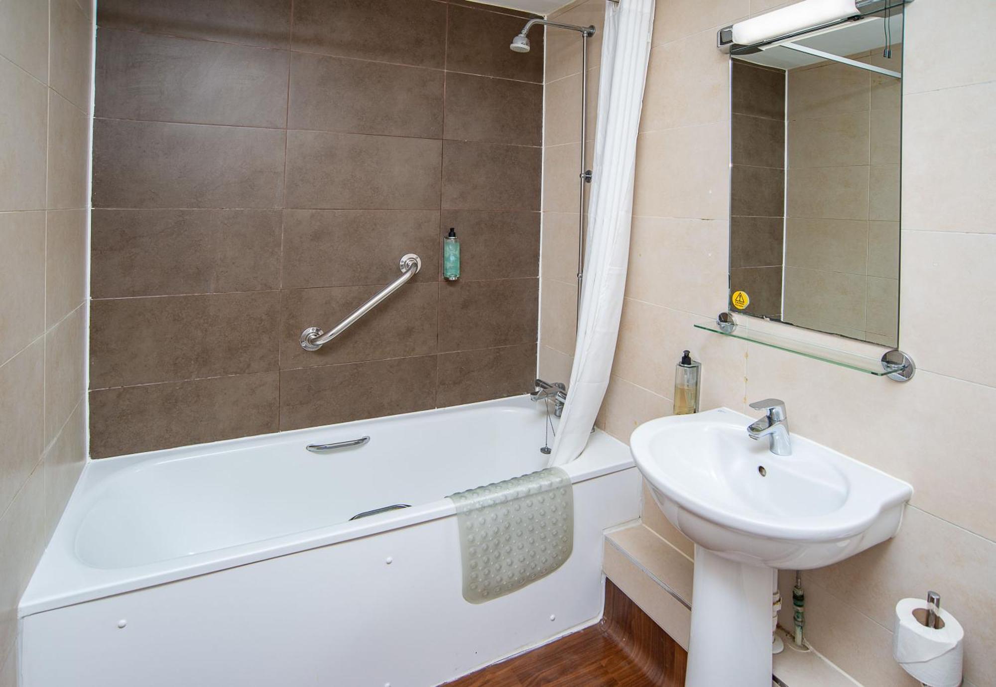 Foley Arms Hotel Грейт Малвърн Екстериор снимка